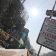 Ze silnice spojující Hřensko s Německem zmizel po téměř čtyřech letech zátaras pod skálou nedaleko obecního úřadu. Skála byla nestabilní a hrozilo její zřícení, nebylo však jasné, kdo má zaplatit její sanaci. Masiv se podařilo zabezpečit až nyní.
“Škoda, že to přišlo až nyní v zimě, kdy je po turistické sezoně. Letos už nám to nepomůže, [...]