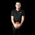Výbor České basketbalové federace minulý pátek na svém zasedání rozhodl, že českou reprezentaci povede i v nejbližším cyklu (tedy boji o ME 2013 ve Slovinsku) děčínský lodivod Pavel Budínský.
Sedmatřicetiletý kouč přebral národní tým po pádu do Divize B, ve které se mu s jeho týmem podařilo obsadit první místo s bilancí 5-1, když jedinou kaňkou [...]