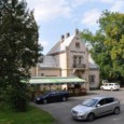 Hotel U Kaple Adresa: U Kaple 544, 40502 Děčín 6
Telefon: +420412539915, +420602372674
webové stránky
Otevírací doba restaurace: ne-čt .. 10-22, pá-so .. 10-23 hodin
Dvouhvězdičkový hotel v klidném prostředí u Thunské kaple Vám nabízí pohodlné a příjemné ubytování.