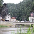 Rozhodnout o novém vedení obce. Takový je nejbližší úkol zastupitelů Hřenska na Děčínsku. Jejich mandáty v desetidenní odvolací lhůtě nikdo nezpochybnil. Termín pro podání stížností na průběh opakovaných voleb vypršel v pátek.
Více než patnáct měsíců žilo Hřensko v provizoriu. Výsledky předchozích řádných voleb totiž kvůli účelovému přistěhování několika desítek lidí do obce soud zrušil a [...]