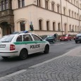 Směle ulicemi
RUMBURK – Ve čtvrtek letošního sedmnáctého listopadu zavítal do spárů společné policejní hlídky v Rumburku jednadvacetiletý řidič osobního vozidla VW Golf. Při silniční kontrole byla tamními strážci zákona odhalena skutečnost, že je nejen pod vlivem návykové látky. Navíc oplývá zákazem řízení motorových vozidel. V tuto chvíli již smělý nezbeda čelí sdělení podezření z trestného [...]