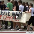 Protest proti rozhodnutí radních Ústeckého kraje sloučit Gymnázium a Evropskou obchodní akademii v Děčíně.
Fotografie jsou zde.
Zdroj: stream.cz copyright: rostakorejs
&nbsp;
