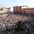 Na Šluknovsku protestovali lidé kvůli napjaté situaci. Sešli se nejprve ve Varnsdorfu a později v Rumburku, kde byla ohlášena akce ČSSD. Po jejím skončení se ale část davu nerozešla a vydala se na pochod městem. Napadla dům Romů. Policie se snaží pochod zastavit, zadržela několik lidí.
Po ukončení demonstrace ČSSD se část z několika set účastníků [...]