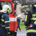 Vánoční svátky patří z pohledu hasičů k těm klidnějším obdobím roku, přesto i v tomto svátečním období musí jednotky požární ochrany vyjíždět k požárům, dopravním nehodám nebo jiným mimořádným událostem, na kterých se mnohdy podílí lidská neopatrnost či neznalost.
Nejčastější příčinou vzniku požárů o vánocích je lidská nedbalost – kouření používání otevřeného ohně. Typickými vánočními požáry [...]