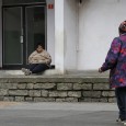 V posledních dnech se v Děčíně rozšířila informace o tom, že do města mají být realitními kancelářemi sestěhováni tzv. nepřizpůsobiví občané z jiných měst. První informace před několika týdny hovořila o dvaceti rodinách, vzápětí se počet rozšířil na padesát rodin, ještě později na tisíc nepřizpůsobivých obyvatel a poslední zachycená zpráva hovoří dokonce o čísle pět [...]