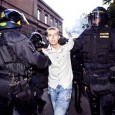 Policisté při sobotních demonstracích na severu Čech zadrželi celkem 41 lidí. Byli mezi nimi extremisté z různých koutů republiky i místní obyvatelé. Tři policisty zranily vržené kameny. Na příjezdových kontrolách byli demonstranti odzbrojeni o řadu nožů, pepřové plyny či starou sekeru.
“Sobotní policejní akce stála tři miliony korun. Dosud čtrnáctidenní zvýšená přítomnost policistů na severu Čech [...]