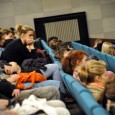KINO SNĚŽNÍK 19.-22. BŘEZNA 2012
Lidsko-právní festival Jeden svět nabízí v Děčíně již počtvrté mimořádně kvalitní filmové projekce pro školy doprovázené debatami s exkluzivními hosty. Celkově jde o tři projekce pro žáky základních škol a šest samostatných projekcí pro starší žáky a studenty středních škol. Projekce pro mladší publikum začínají vždy od 8:00, jsou složené z [...]