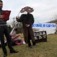 Předtím, než budou definitivně vyhnáni z labského kaňonu, se dnes zástupci ohrožené přírody shromáždili na břehu Labe v Děčíně. Bobři, lososi, úhoři i vydry si „balí kufry”, protože je odtud vyhání neschopnost české vlády chránit zdejší přírodu tak, jak ji k tomu vyzývají odborníci i Evropská komise. Happening Arniky se koná při příležitosti Mezinárodního dne [...]