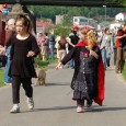 [ 30/04/2012; 16.00 až 22.00. ] 30.4. 2012

Začátek akce je v 16 h, program od 17 hodin – hudební vystoupení pod rogalem (děčínské kapely), soutěže pro děti

Oheň bude zapálen v 18 hodin .

- kromě velkého ohně bude na nábřeží hořet i několik malých táboráčků, kde je možné opékání buřtů, vlastních nebo zakoupených na místě. Pruty na opékání budou k dispozici.