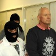Severočeské voliče mate kandidátka ČSSD. Na druhém místě je stále uvedený bývalý náměstek hejtmanky Pavel Kouda, kterého policie na začátku září obvinila z machinací s evropskými dotacemi a od té doby je ve vazbě. Vedení ČSSD koudu z voleb okamžitě vyškrtlo, na volebních lístcích však jeho jméno zůstalo.
“Obdržela jsem volební lístky pro volbu do zastupitelstva [...]