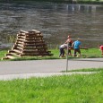 [ 30/04/2013; 16.00; ] Největší pálení čarodějnic v Děčíně se už tradičně bude konat 30. dubna na Smetanově nábřeží. Upalte si během něj i svou čarodějnici. Za obrázek můžete vyhrát i cenu.

„K nápadu nás inspirovaly děti, které loni přinesly na hranici několik obrázků čarodějnic. Letos jsme se rozhodli uspořádat soutěž o nejhezčí obrázek,“ říká pořadatel akce Jiří Rous.

Čarodějnici namalujte [...]