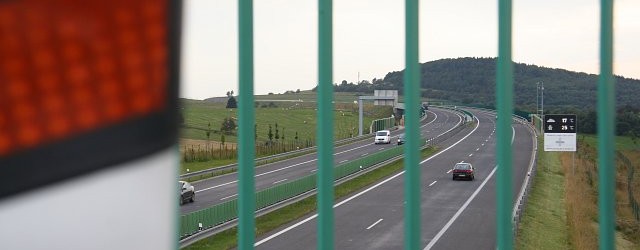 Varianta Bohyňská může být přijatelnější alternativou k problematickému vedení přeložky údolím Jílovského potoka variantami, které jsem představila v předchozích článcích. Ty nejsou posuzovány ani dopravními odborníky jako ideální, buď z důvodů nevhodnosti zatahování průjezdné dopravy do stísněného údolí Jílovského potoka v Bynově a Dolním / Horním Oldřichově a v těsném dotyku s centrem města nebo [...]