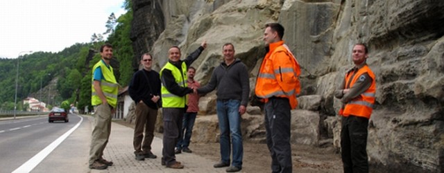 Hřensko, 21. 5. 2013 – Správa Národního parku České Švýcarsko dnes ve Hřensku převzala od firmy ARCADIS Geotechnika a.s. sanovaný skalní objekt, který od konce roku 2010 komplikoval dopravu na mezinárodní silnici I/62. Silnice je počínaje dneškem oficiálně průjezdná bez jakéhokoli omezení, bezpečný je opět také pohyb pěších po chodníku u paty skály. Skalní blok [...]