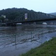 Dnes v 7 hodin je hladina Labe ve výšce 6,9 m. Stále platí odhad, že kulminovat bude na 10,5 m. Předpokládáme, že kolem poledne dojde k omezení provozu na Pětimostí. Řidiči využívejte pro přejezd z jedné části města do druhé Labské nábřeží.
Zdroj: Magistrát města Děčín
